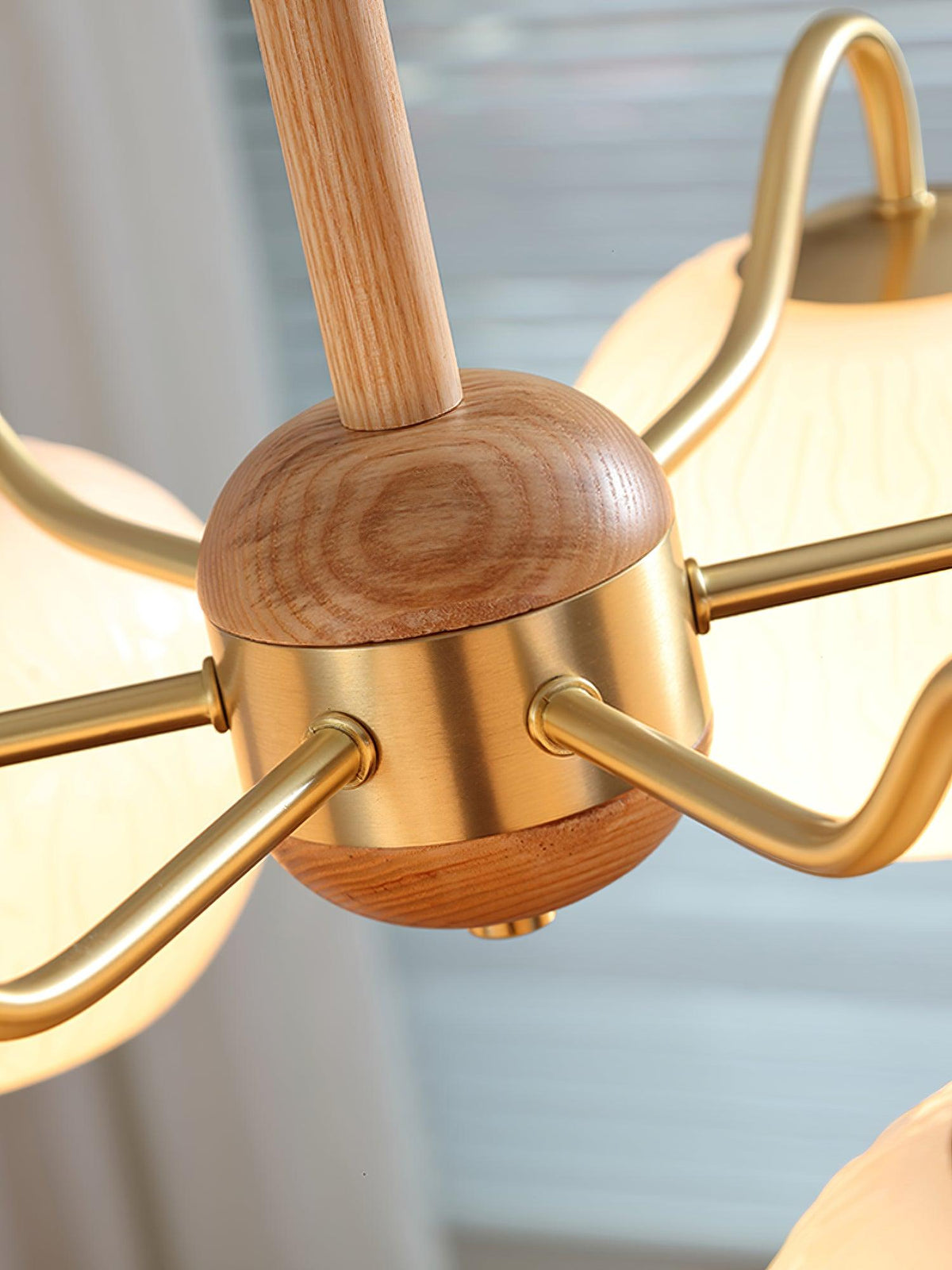 Elyra elegante kroonluchter met houten accenten