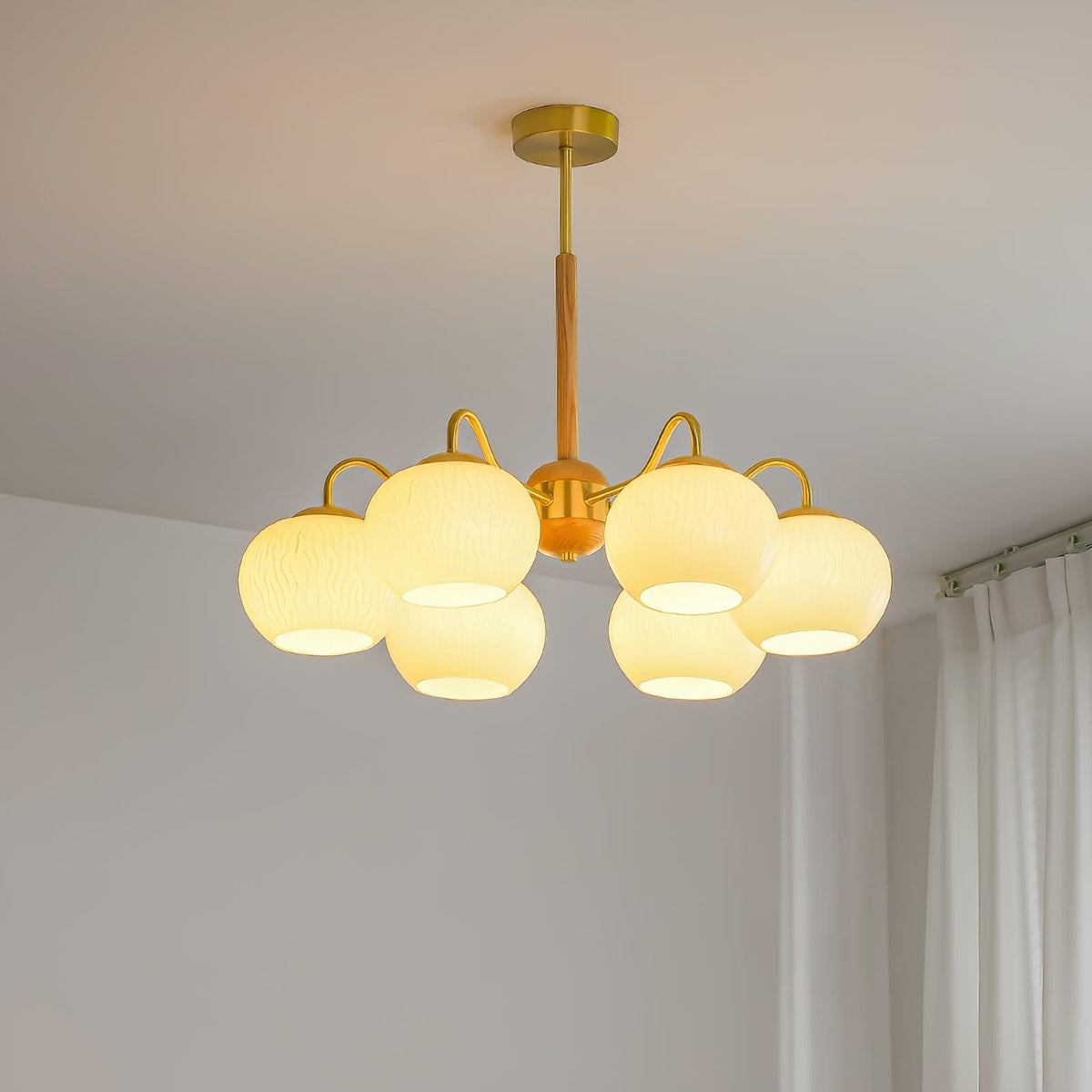 Elyra elegante kroonluchter met houten accenten
