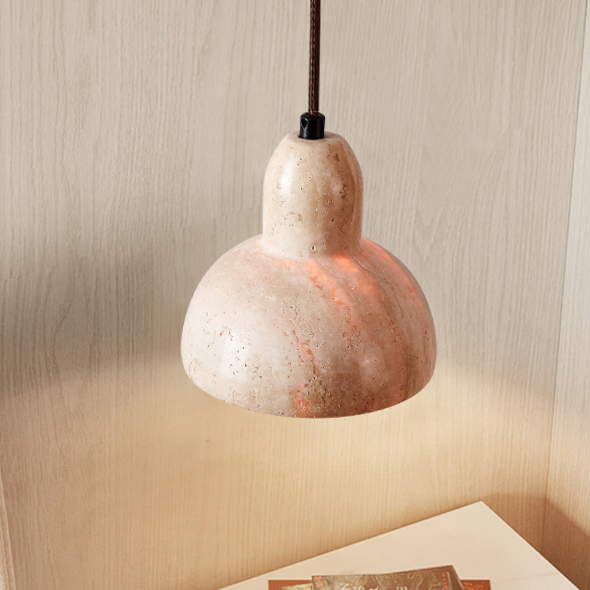 Aklan koepelvormige Shade travertin hanglamp