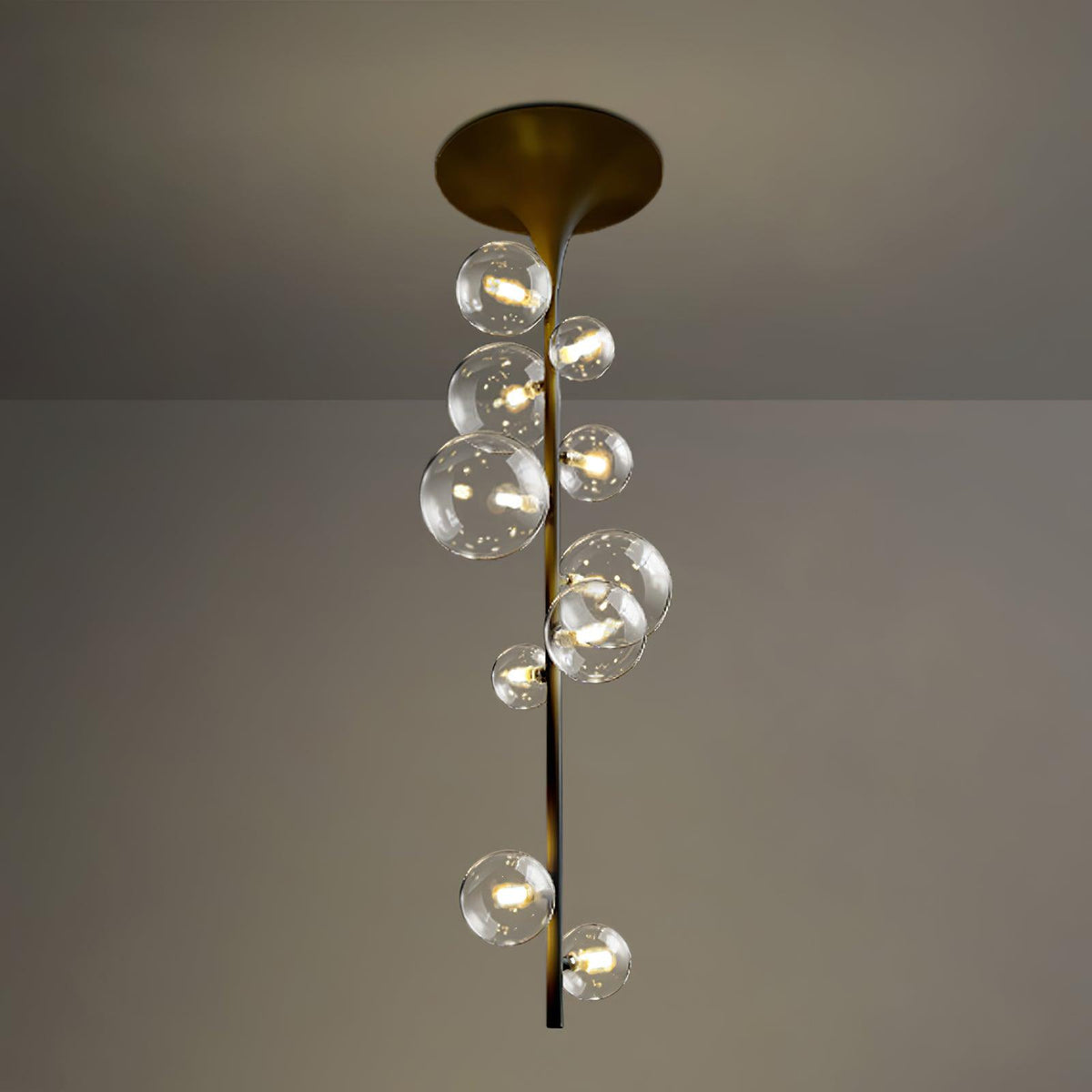 Celeina hanglamp van messing met cascaderend glas voor de gang