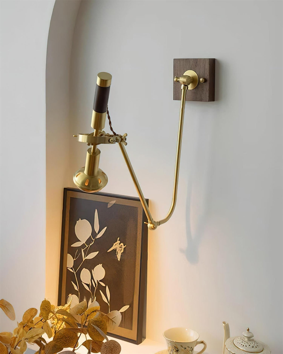 Verstelbare wandlamp van messing en walnoothout, vintage spotverlichting, industriële taakverlichting
