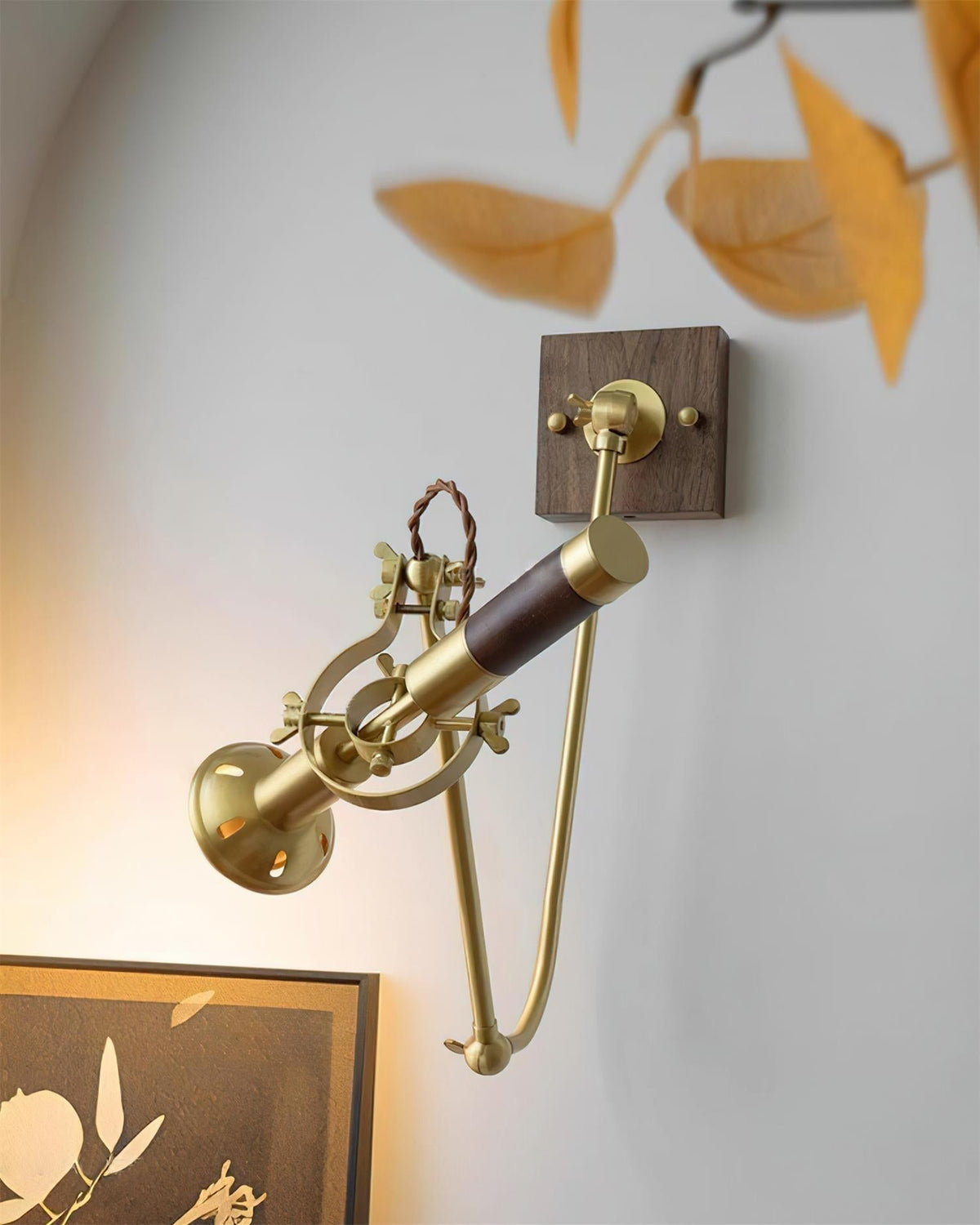 Verstelbare wandlamp van messing en walnoothout, vintage spotverlichting, industriële taakverlichting