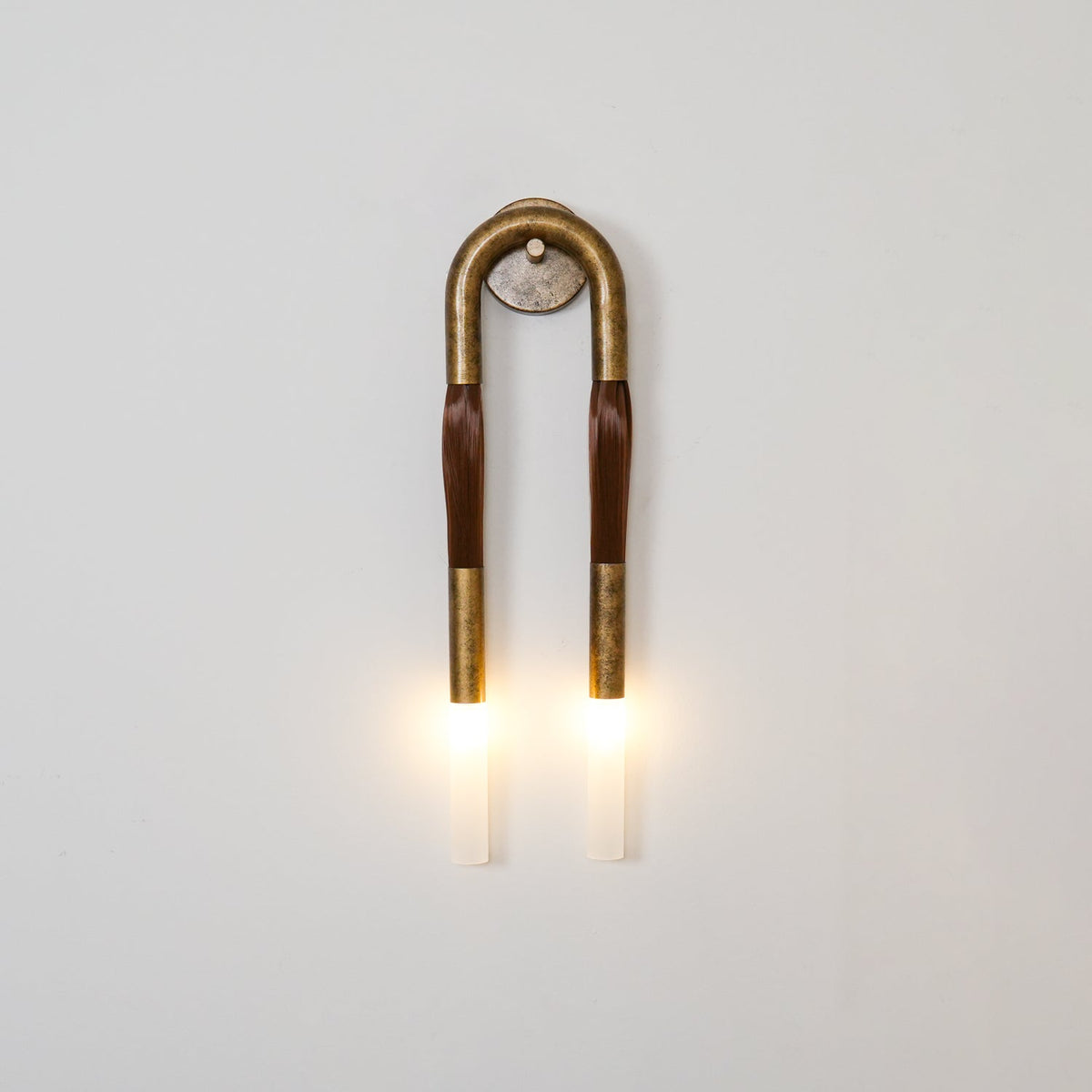 Aurelielle wandlamp met paardenhaar en messing afwerking