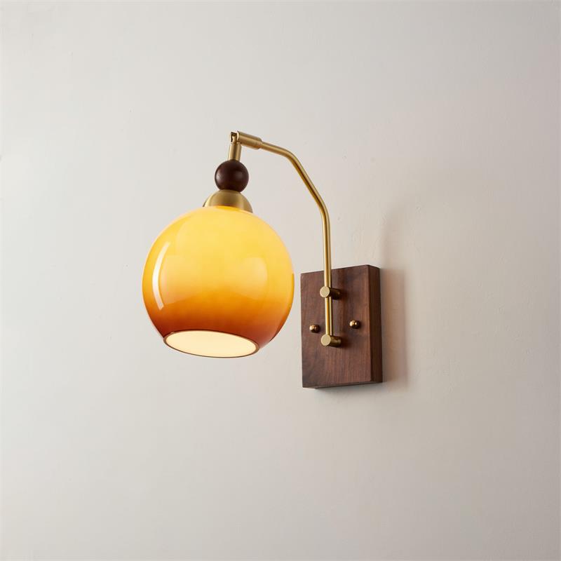 Rinuette wandlamp messing glas walnoot