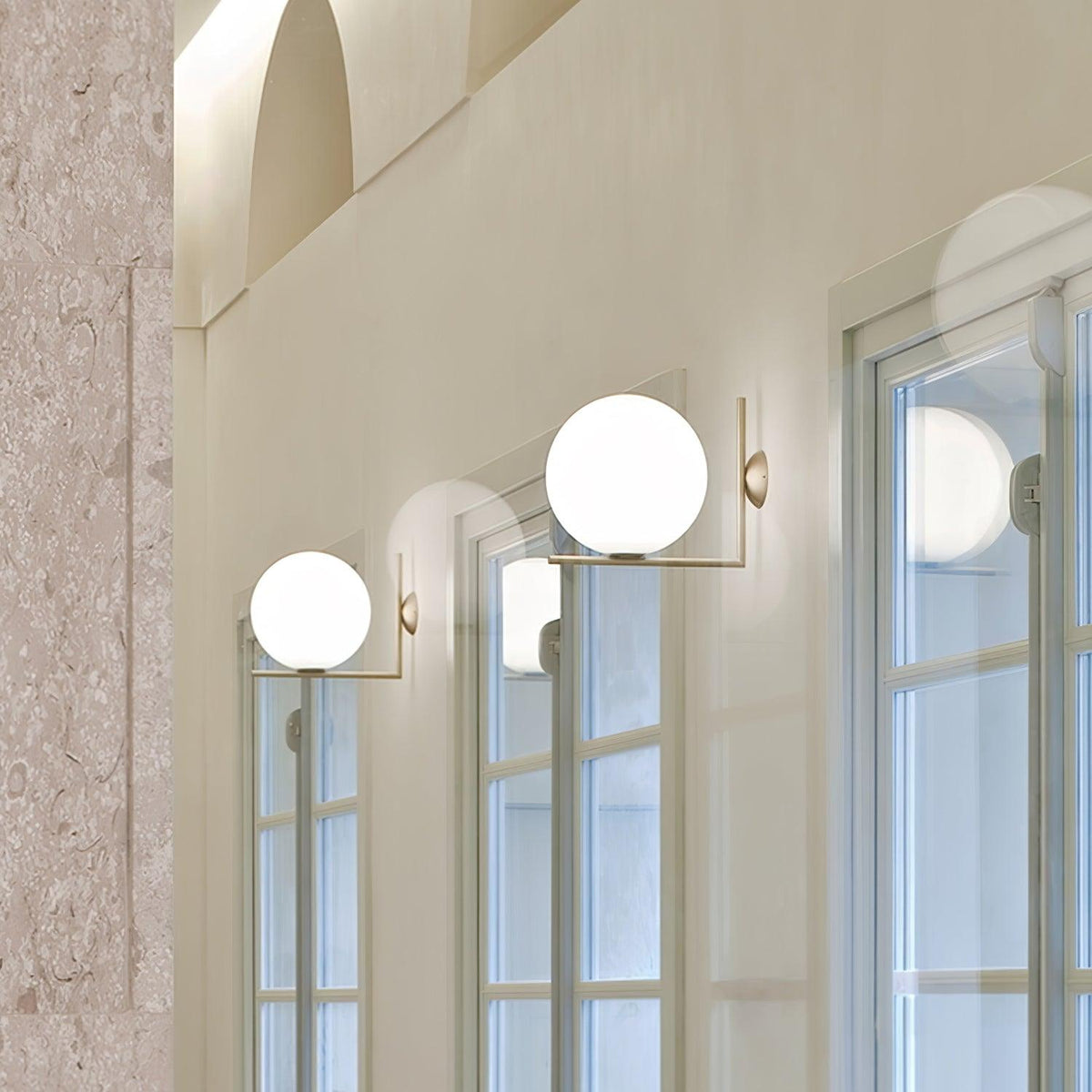 Joanna moderne minimalistische wandlamp van melkglas