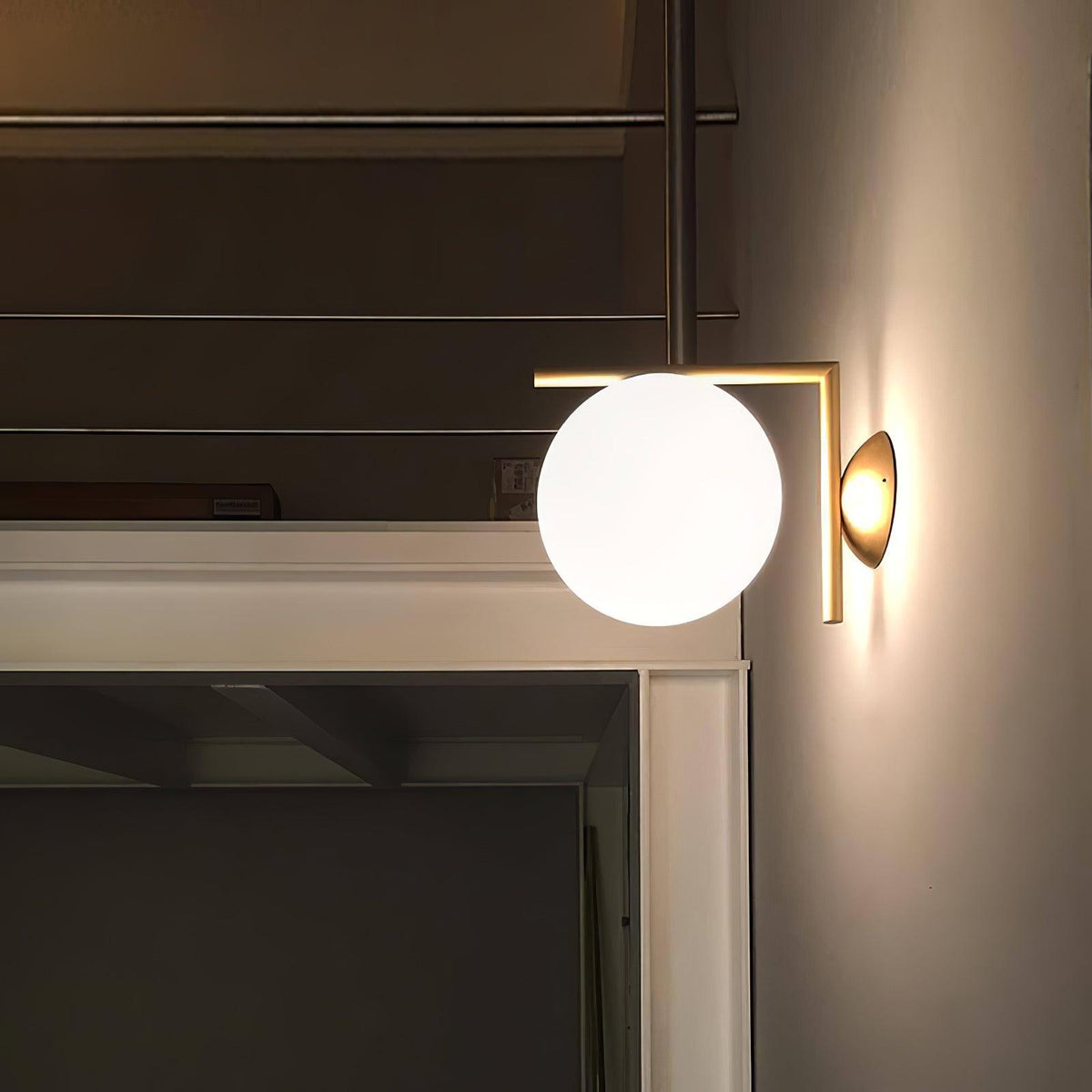 Joanna moderne minimalistische wandlamp van melkglas