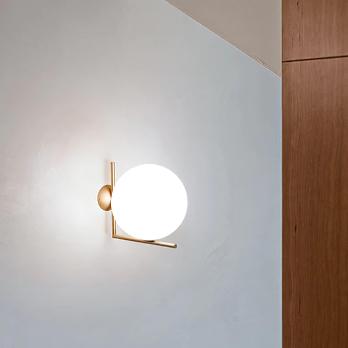 Joanna moderne minimalistische wandlamp van melkglas