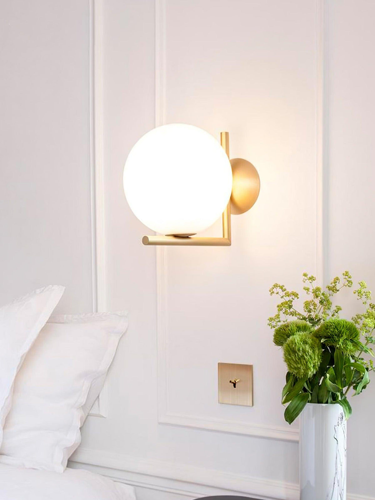 Joanna moderne minimalistische wandlamp van melkglas