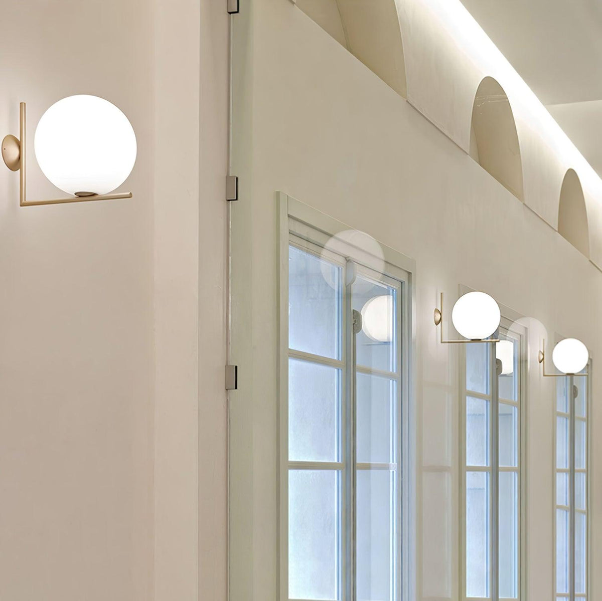 Joanna moderne minimalistische wandlamp van melkglas