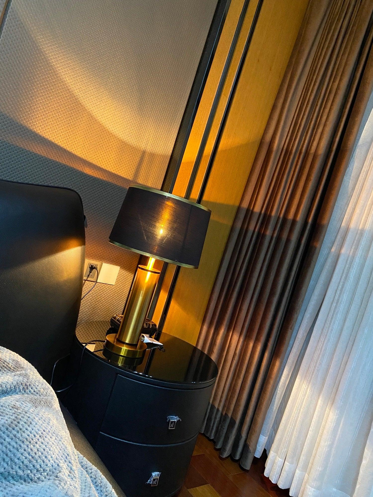 Cur moderne tafellamp in goudkleurige afwerking