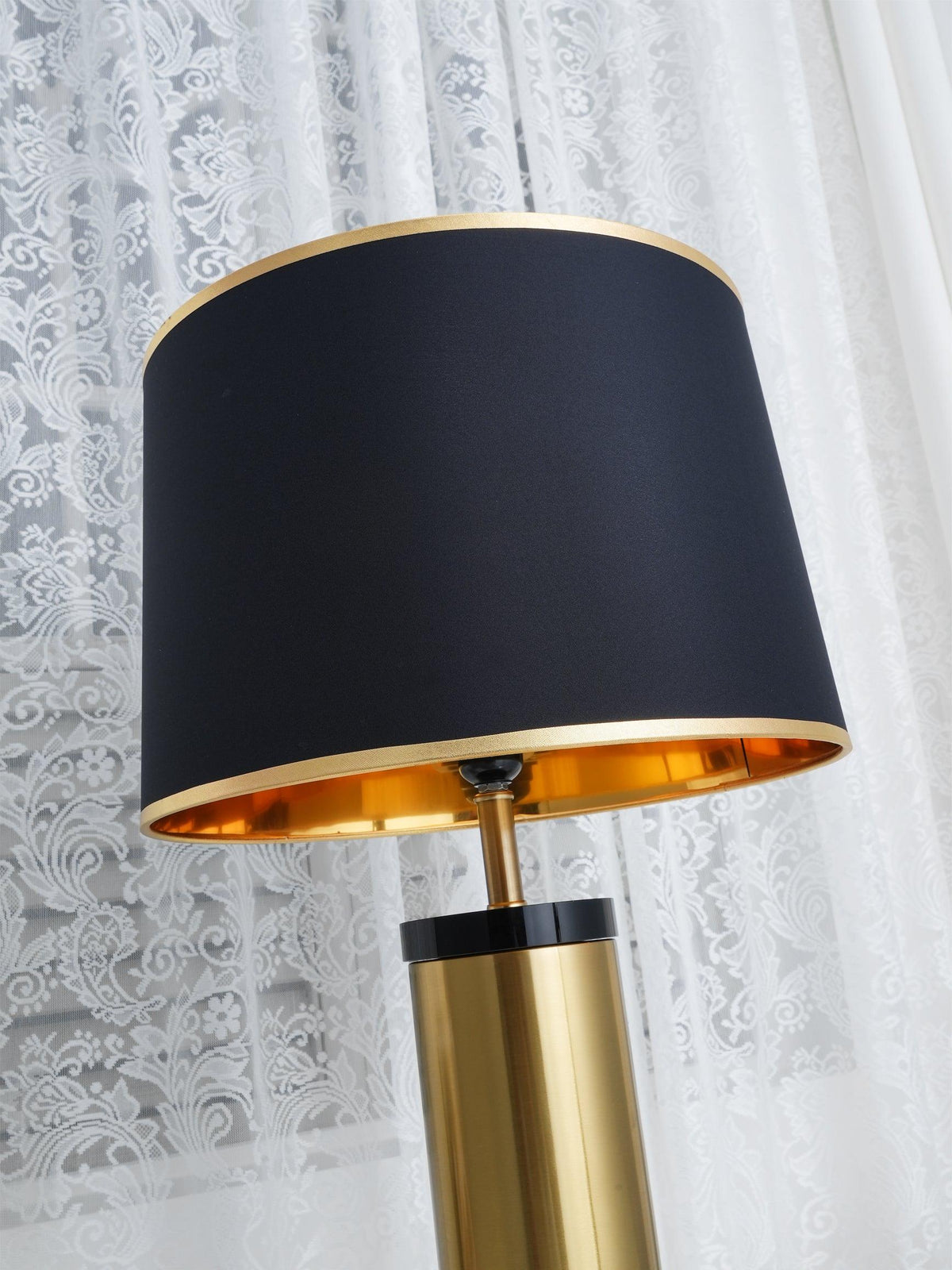 Cur moderne tafellamp in goudkleurige afwerking