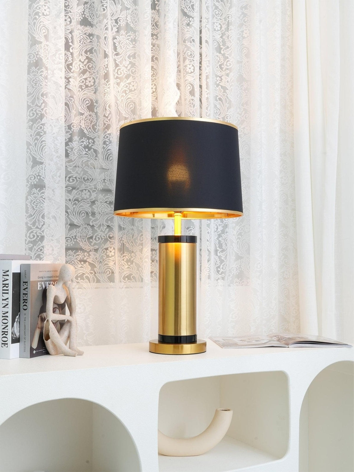 Cur moderne tafellamp in goudkleurige afwerking