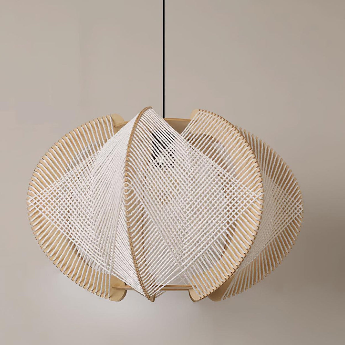 Vanto hanglamp met stoffen kap, houten frame en gedetailleerde draad