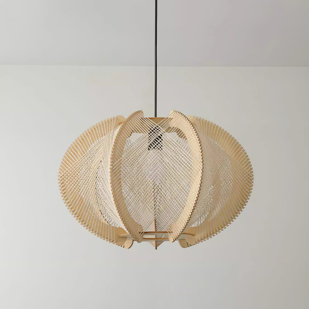 Vanto hanglamp met stoffen kap, houten frame en gedetailleerde draad