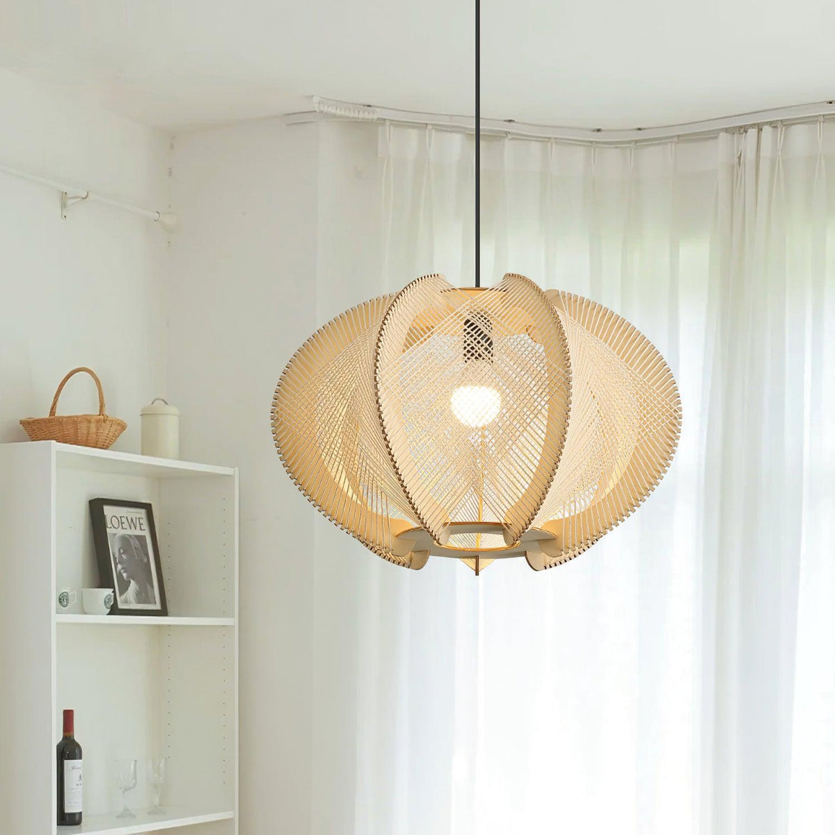 Vanto hanglamp met stoffen kap, houten frame en gedetailleerde draad