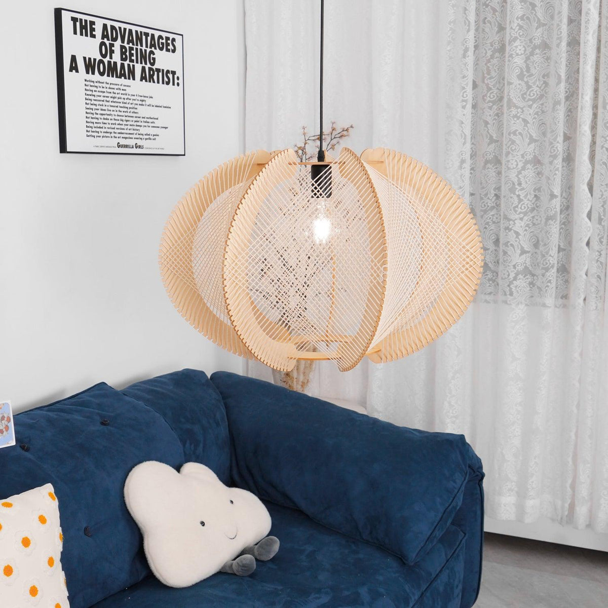 Vanto hanglamp met stoffen kap, houten frame en gedetailleerde draad