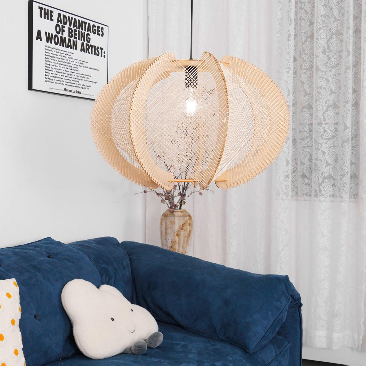 Vanto hanglamp met stoffen kap, houten frame en gedetailleerde draad