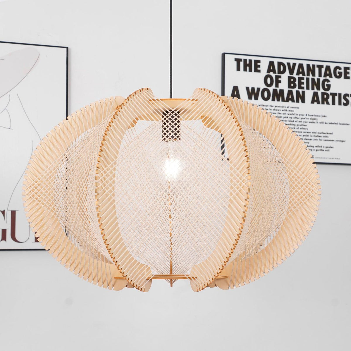 Vanto hanglamp met stoffen kap, houten frame en gedetailleerde draad