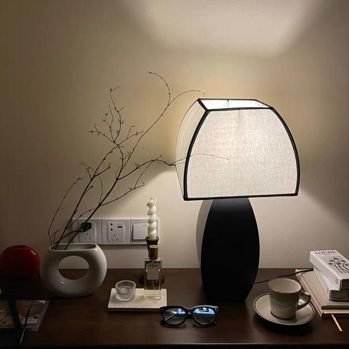 Alux Minimalistische tafellamp van textiel