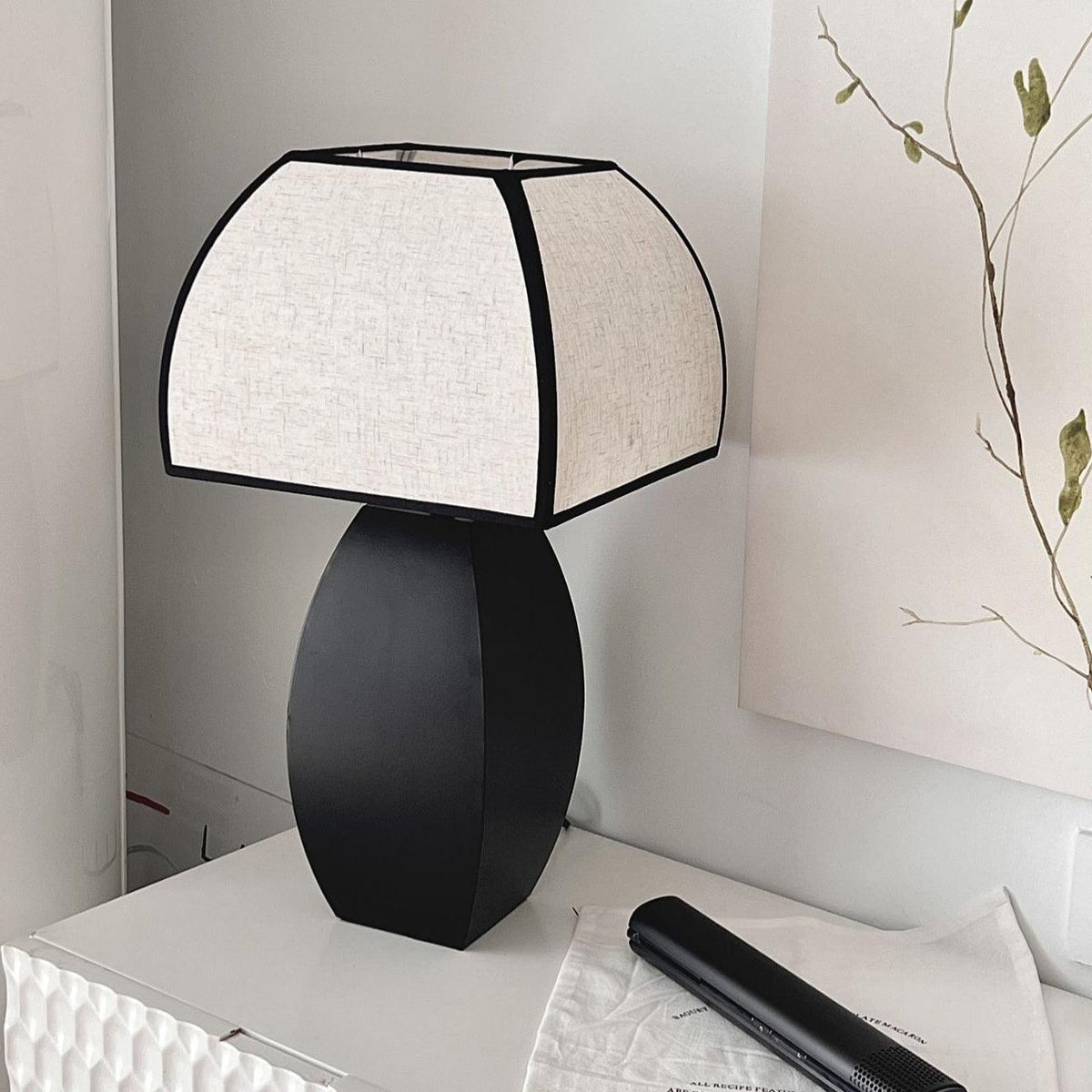 Alux Minimalistische tafellamp van textiel