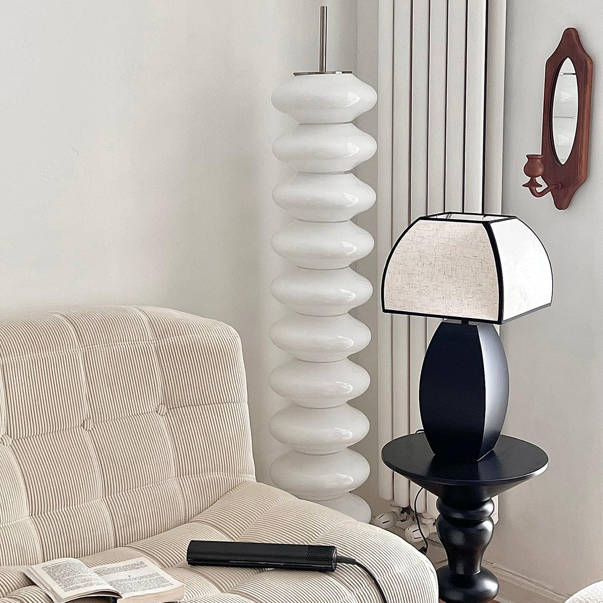 Alux Minimalistische tafellamp van textiel