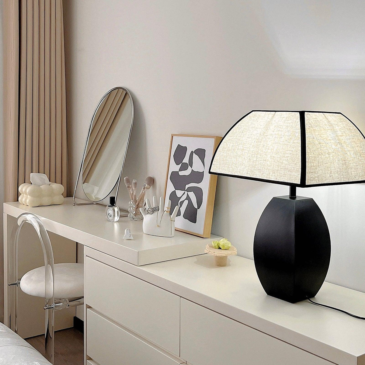 Alux Minimalistische tafellamp van textiel