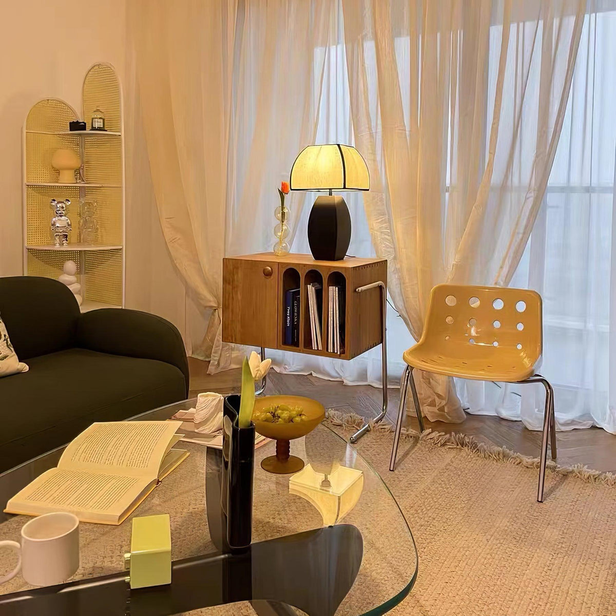 Alux Minimalistische tafellamp van textiel