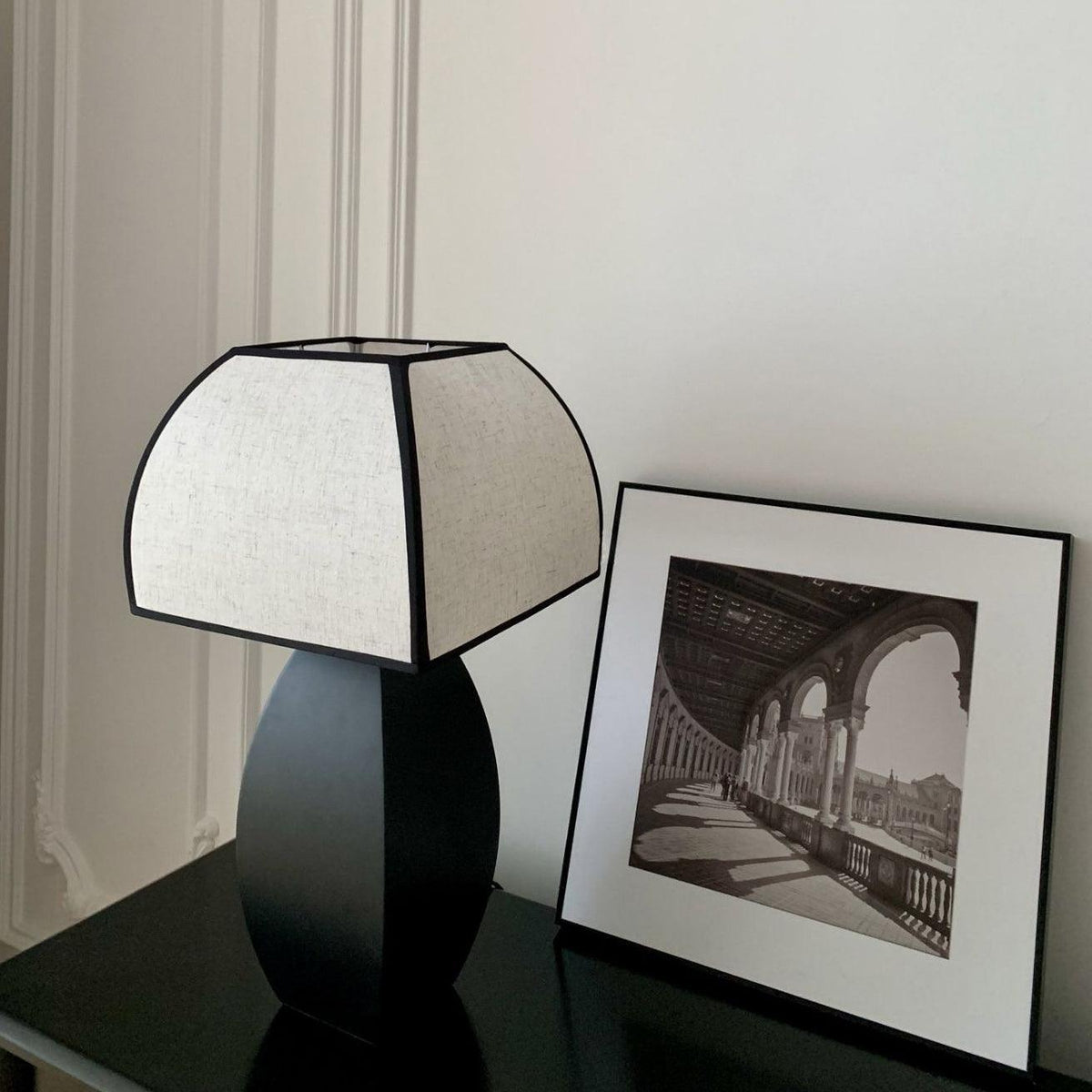 Alux Minimalistische tafellamp van textiel