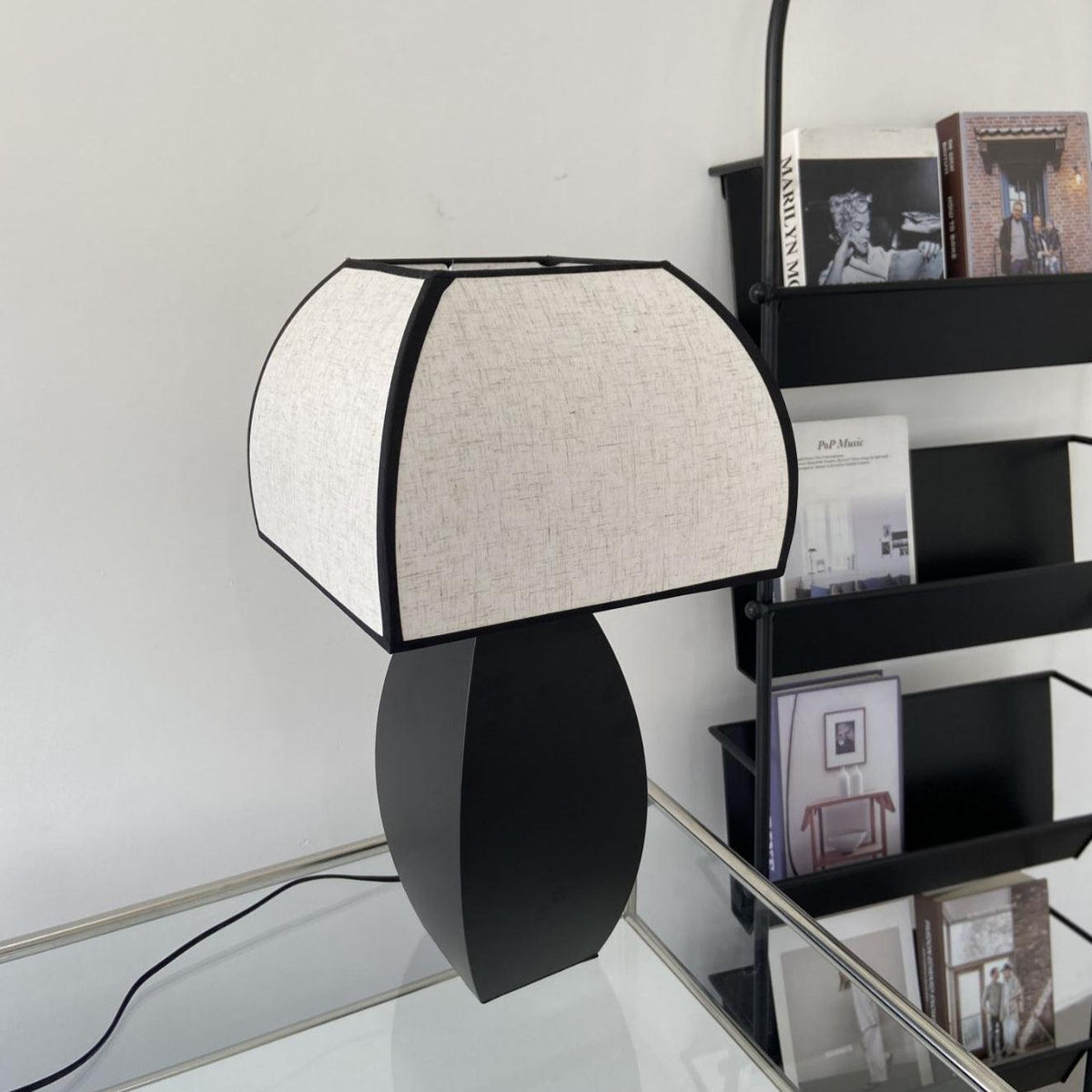Alux Minimalistische tafellamp van textiel