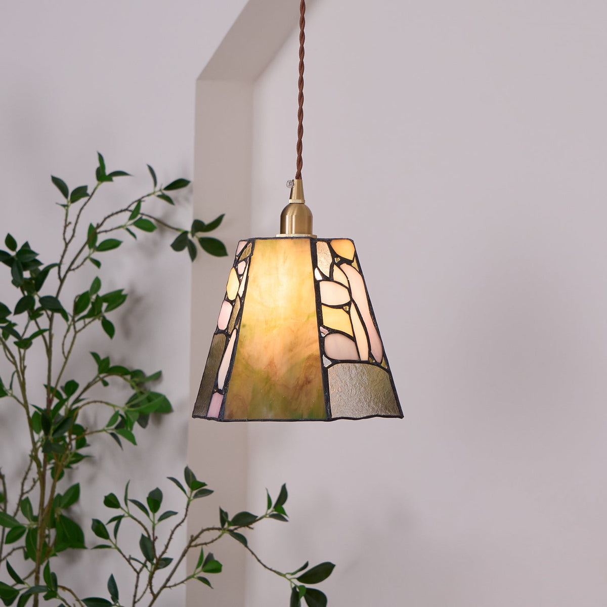 Fira Tiffany-stijl hanglamp met gevuld glas