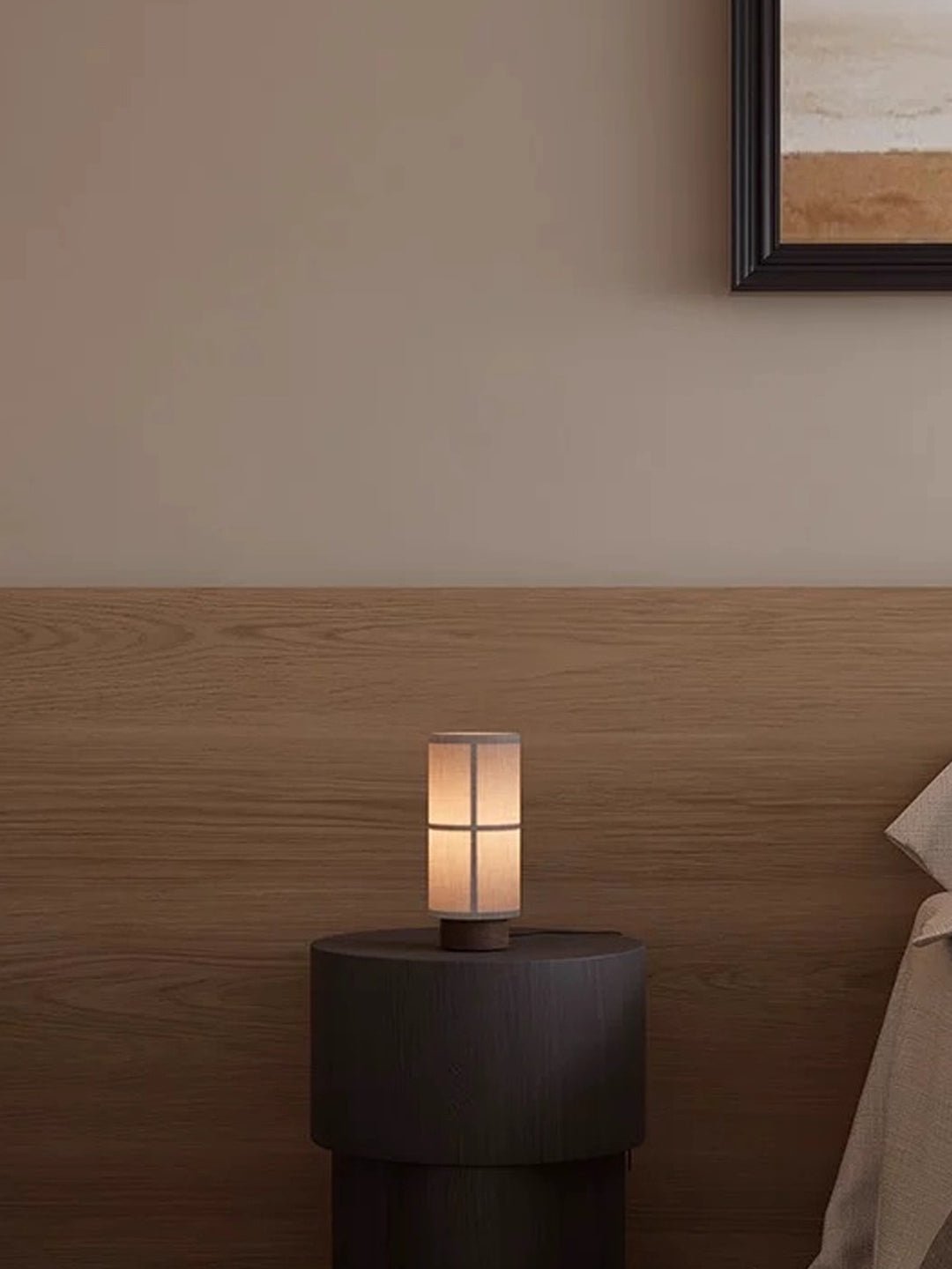 Lior Minimalistische tafellamp van stof en walnoothout