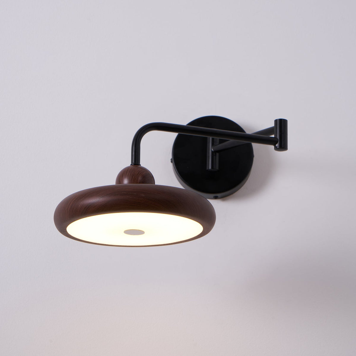 Tavo houten wandlamp