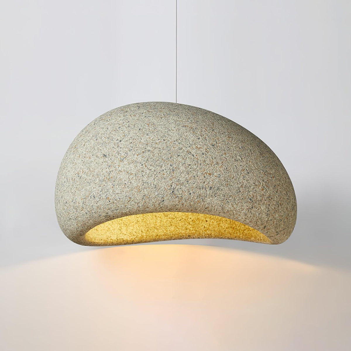 Tsukiyo Wabi-Sabi hanglamp met onregelmatige gebogen kap en gespikkelde textuur