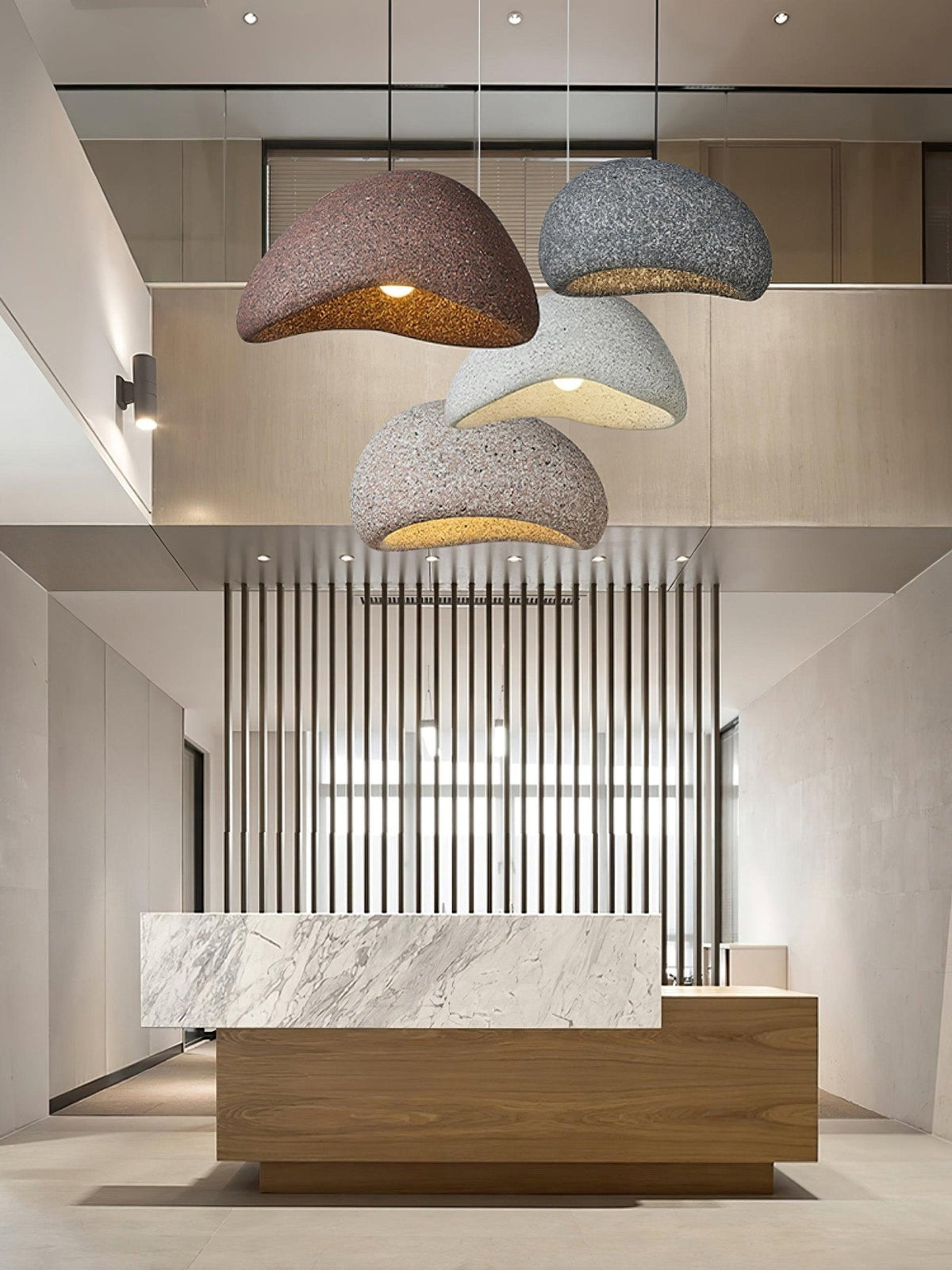 Tsukiyo Wabi-Sabi hanglamp met onregelmatige gebogen kap en gespikkelde textuur