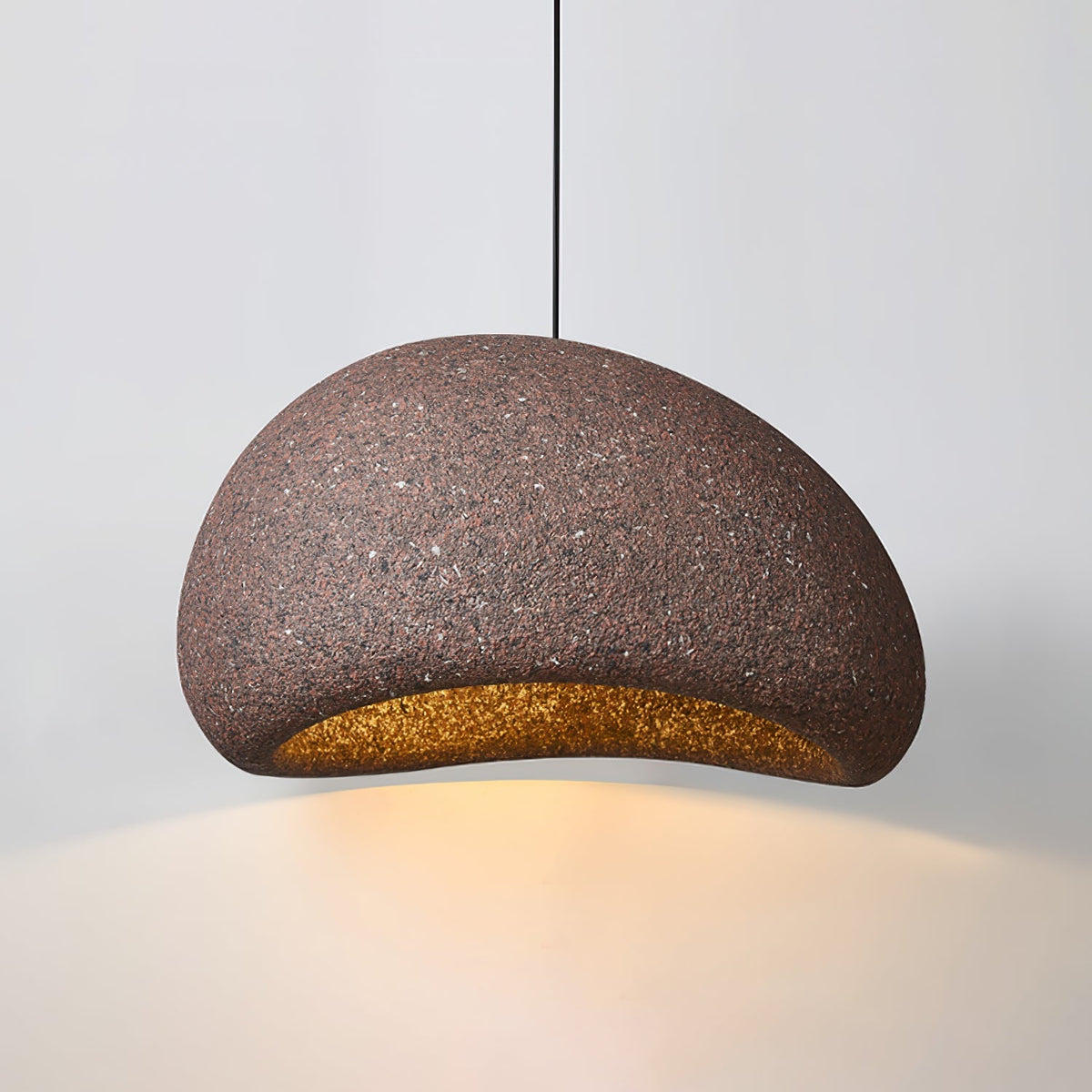 Tsukiyo Wabi-Sabi hanglamp met onregelmatige gebogen kap en gespikkelde textuur