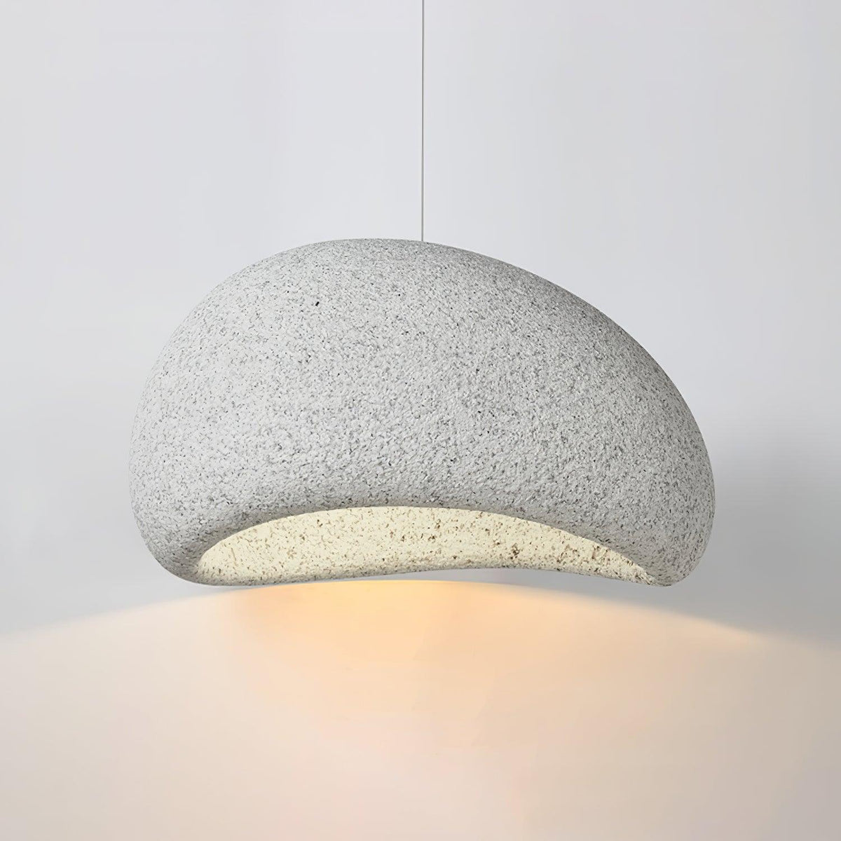 Tsukiyo Wabi-Sabi hanglamp met onregelmatige gebogen kap en gespikkelde textuur