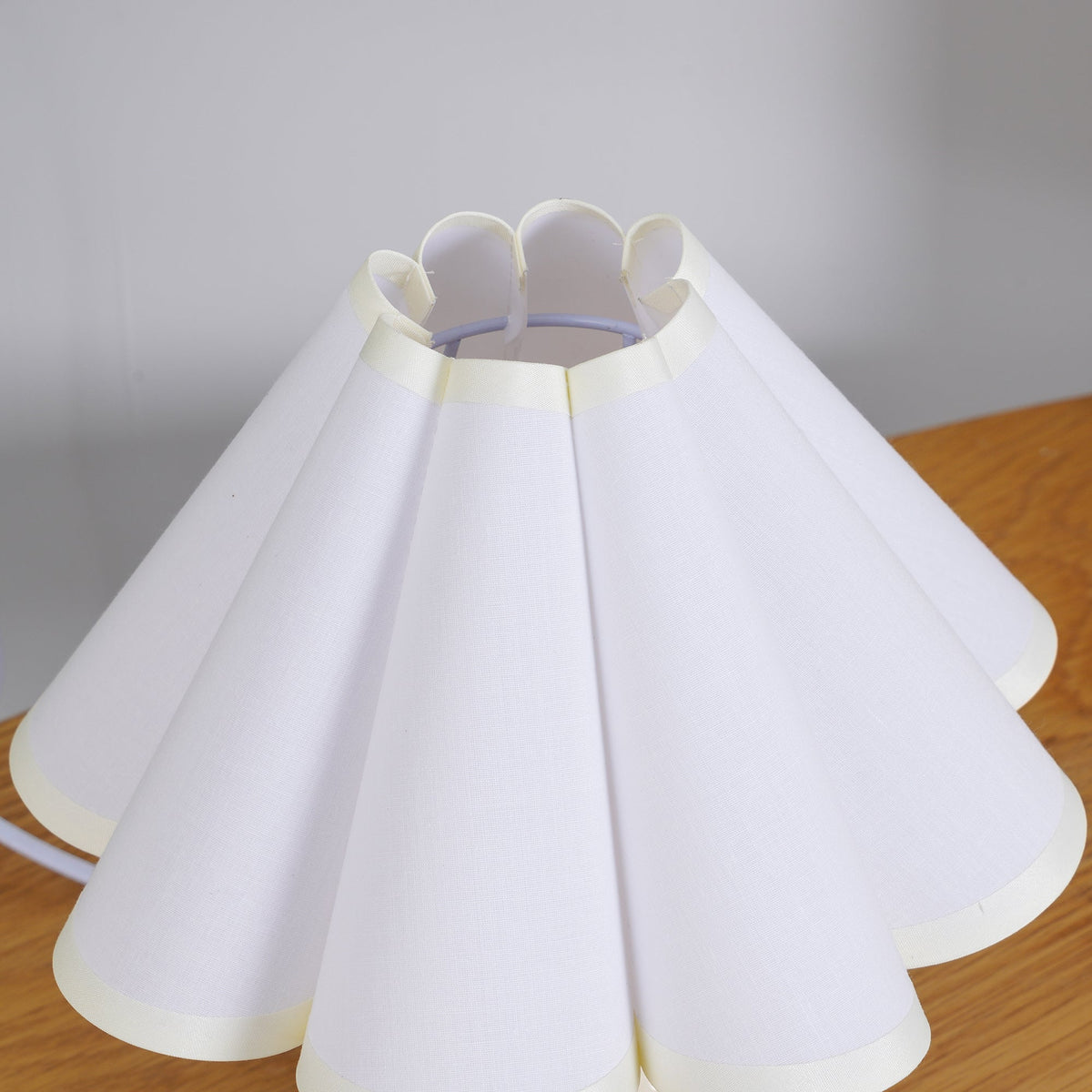 Nirixon whimsische tafellamp met stoffen kap