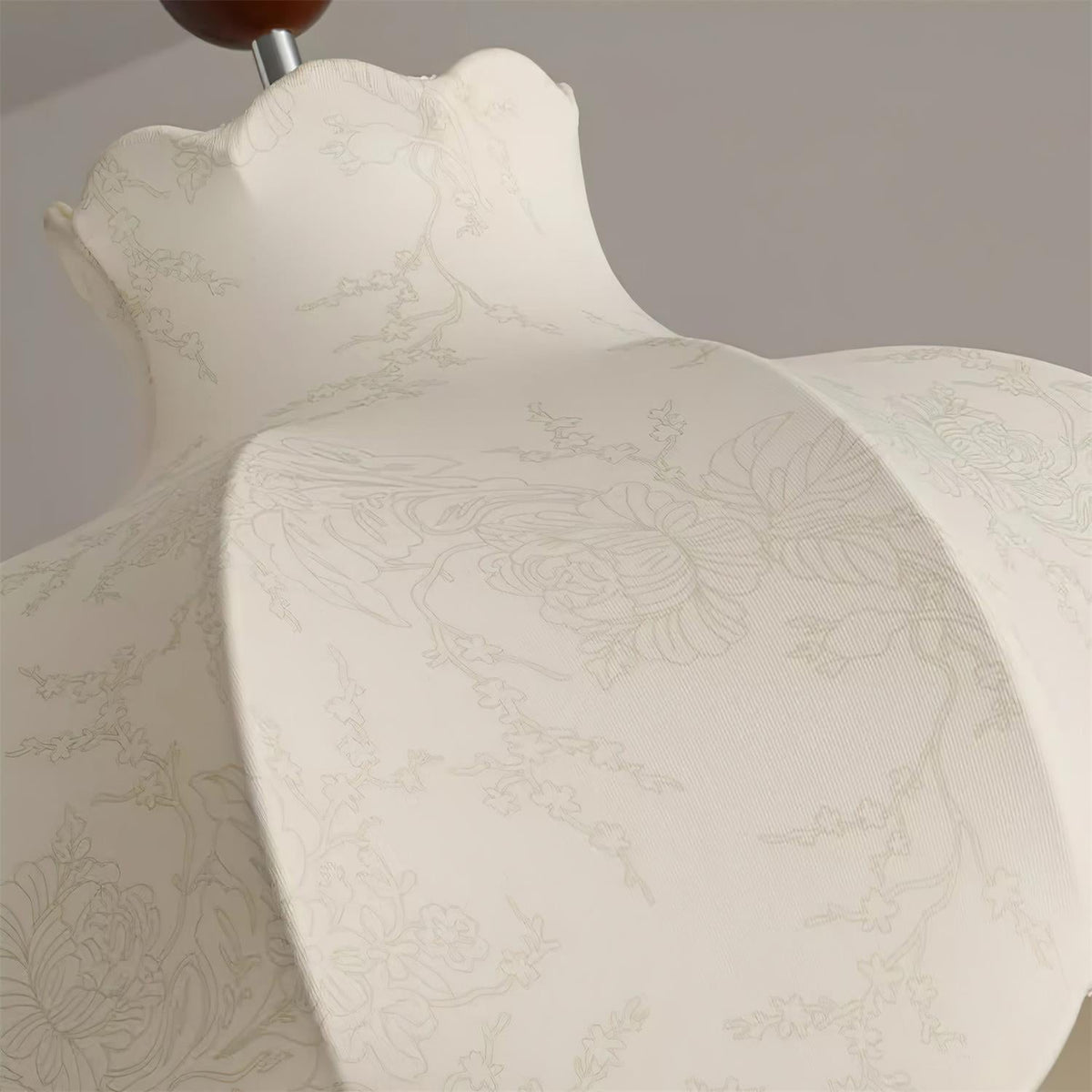 Vintage hanglamp met stoffen kap en houten accenten voor de woonkamer