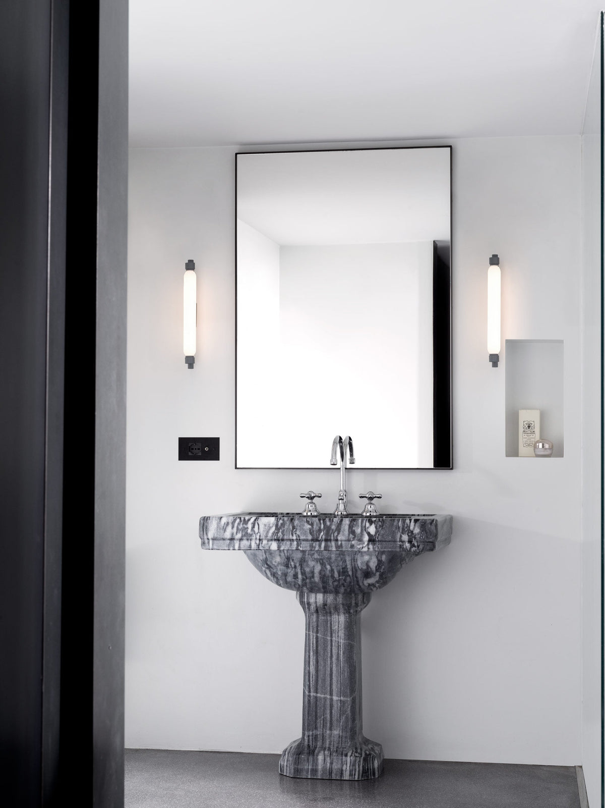 Cumiror wandlamp met glazen kap