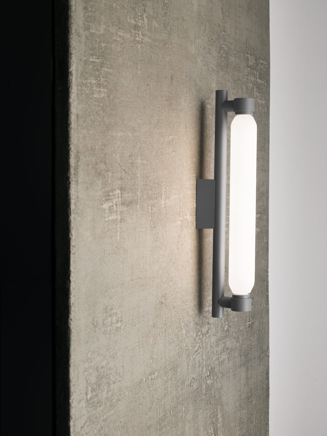 Cumiror wandlamp met glazen kap