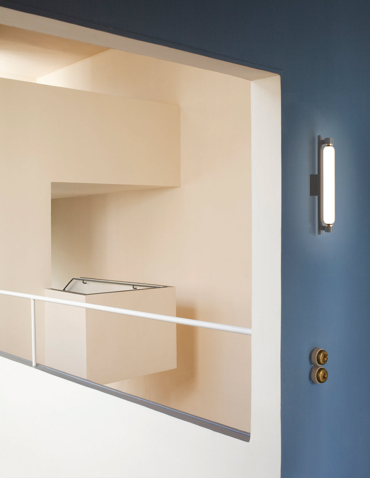Cumiror wandlamp met glazen kap