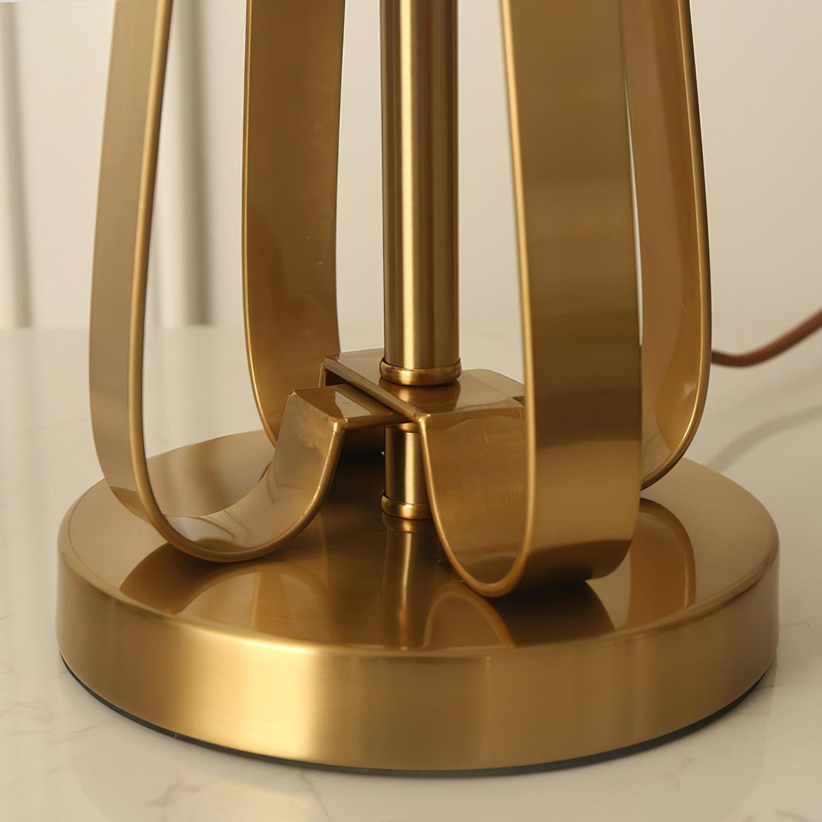 Linorira luxe stof tafellamp in goud