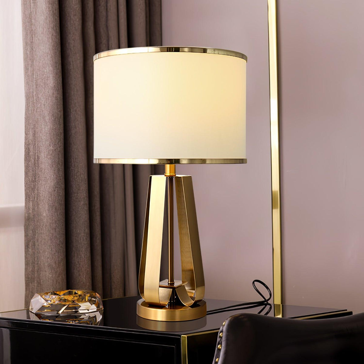 Linorira luxe stof tafellamp in goud