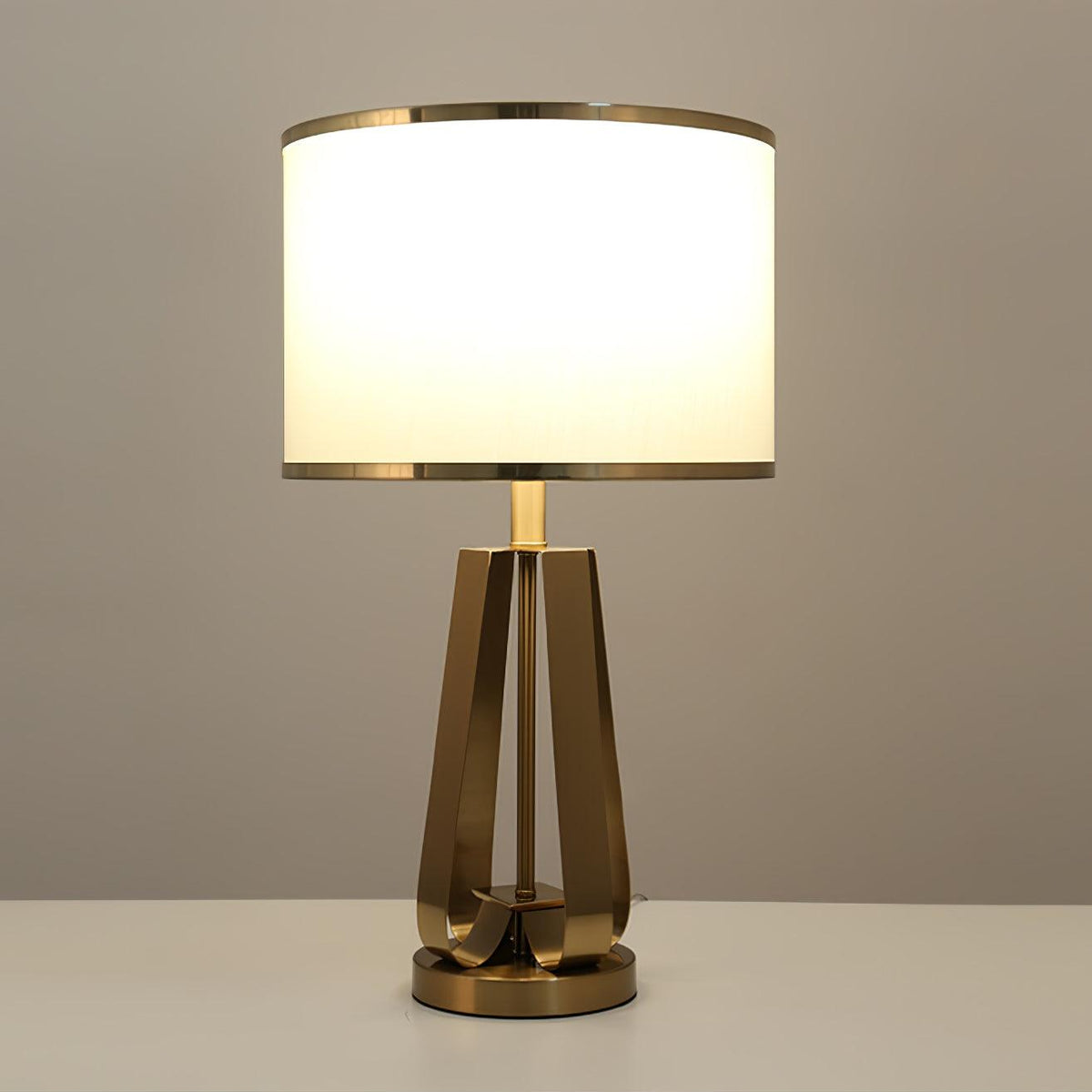 Linorira luxe stof tafellamp in goud