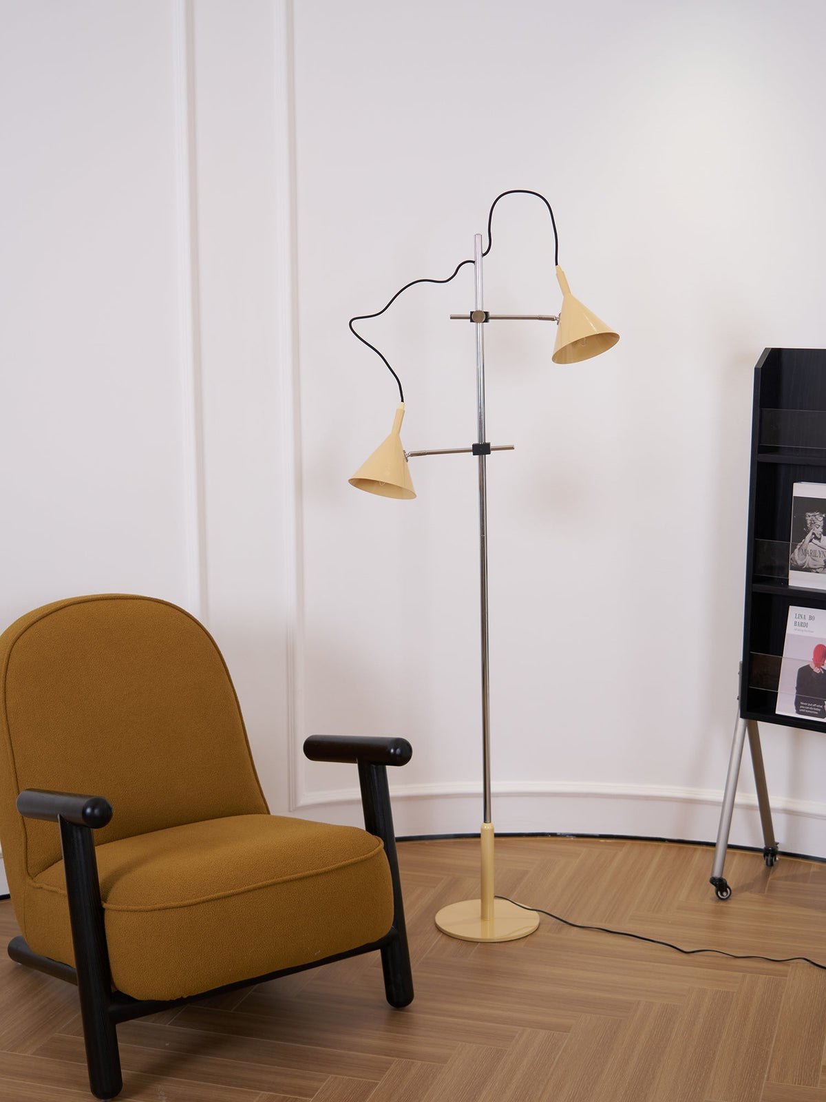 Elys moderne vloerlamp in chroom en beige