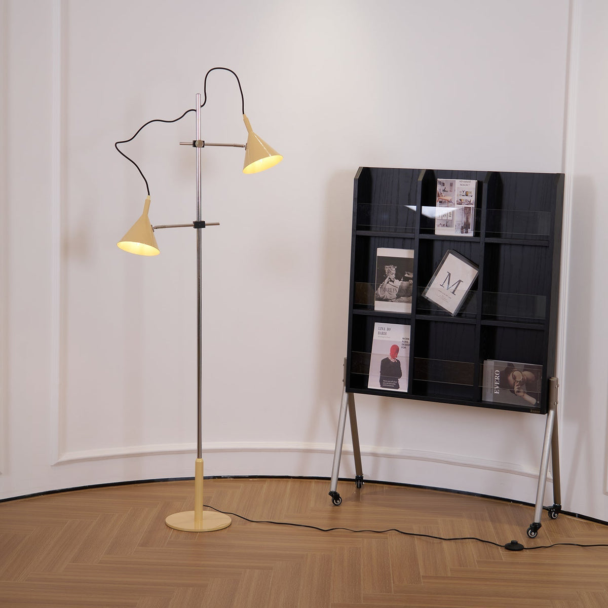 Elys moderne vloerlamp in chroom en beige