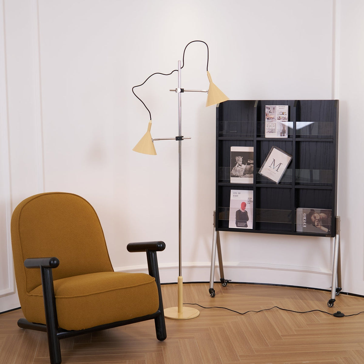 Elys moderne vloerlamp in chroom en beige