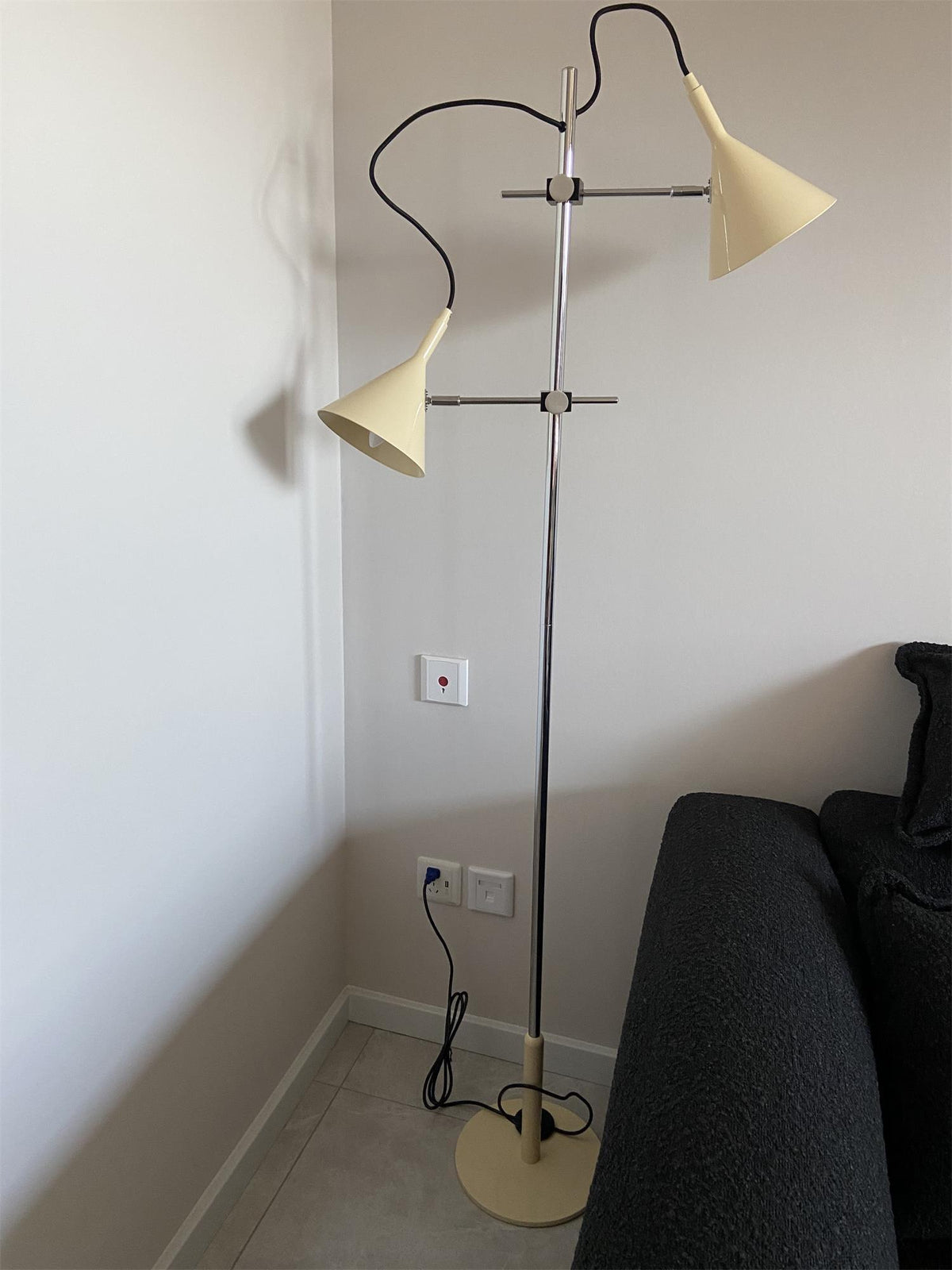 Elys moderne vloerlamp in chroom en beige