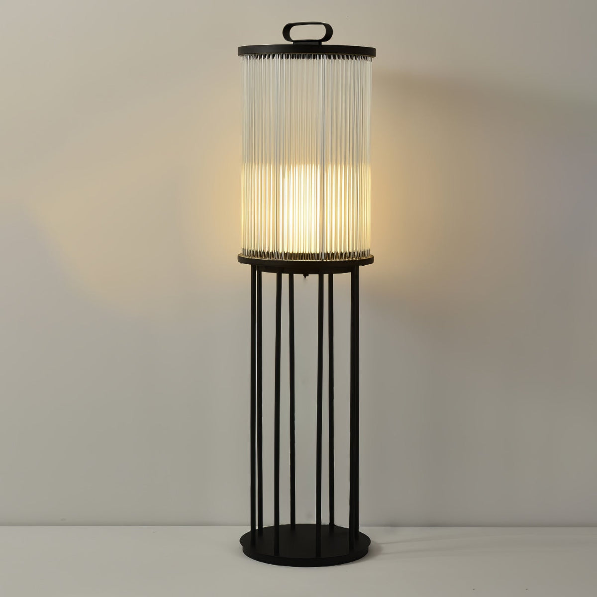 Niri vloerlamp van staal en acryl met minimalistisch ontwerp