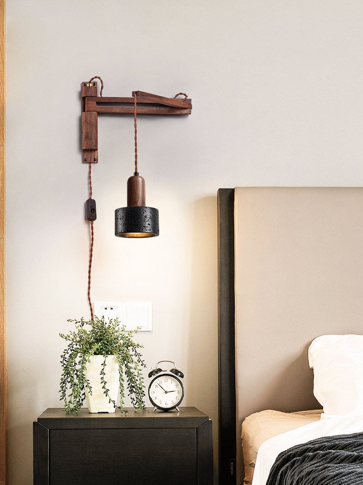 Nulso wandlamp met verstelbare arm, zwart travertin en walnoothout